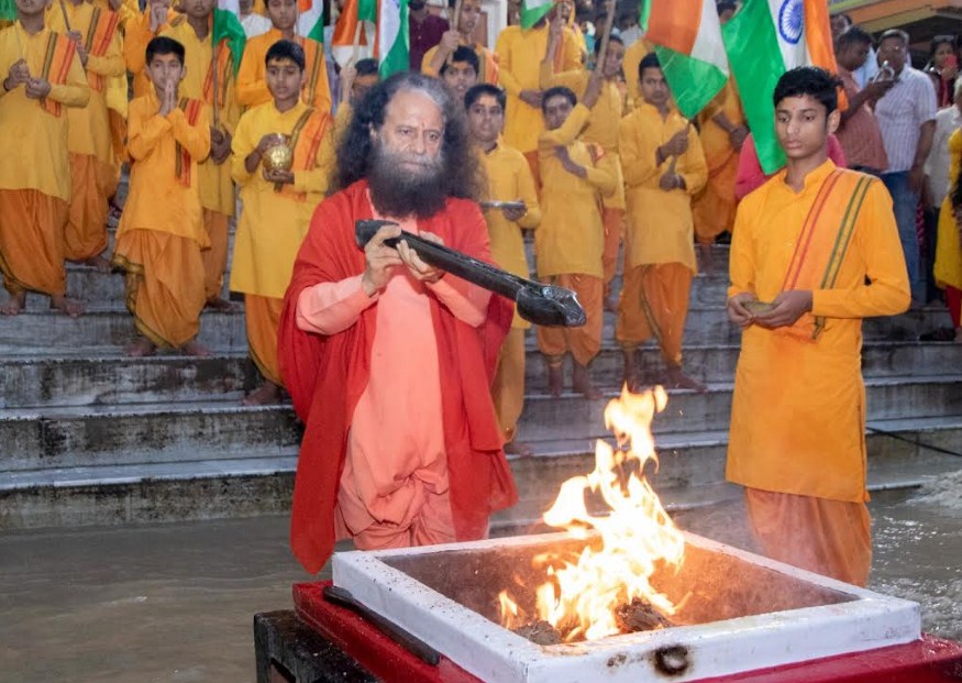 Parmarth Niketan dedicates Ganga Aarti to Chandrayaan for the safe and historic landing of Chandrayaan-3