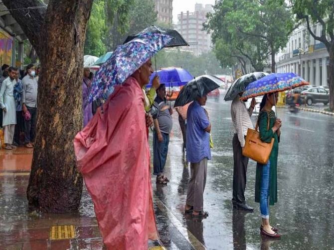 Delhi Weather Update: Delhi's maximum temperature drops after continuous rain, AQI at best level of the year