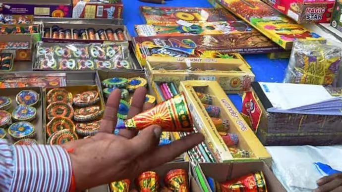Firecrackers will not be sold in Delhi on Diwali, Delhi government took a big decision to curb pollution