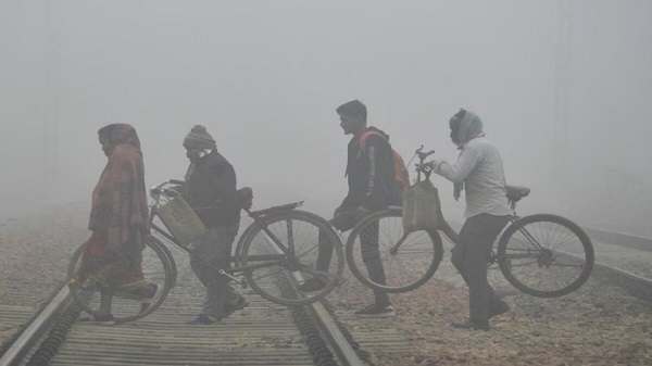 Delhi Reels Under Dense Fog and Bone-Chilling Cold 