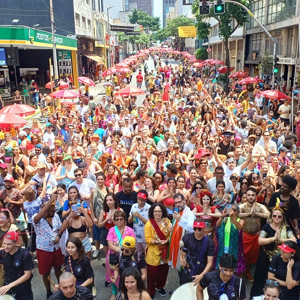 India folk dances glitter the Brazilian carnival