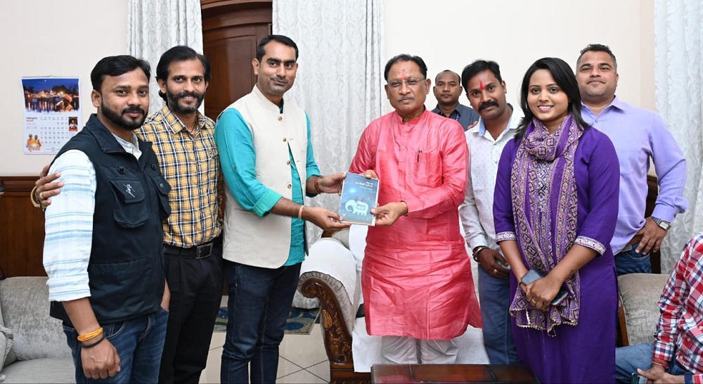 Newly elected office bearers of Raipur Press Club paid courtesy call on Chief Minister Vishnu Dev Sai