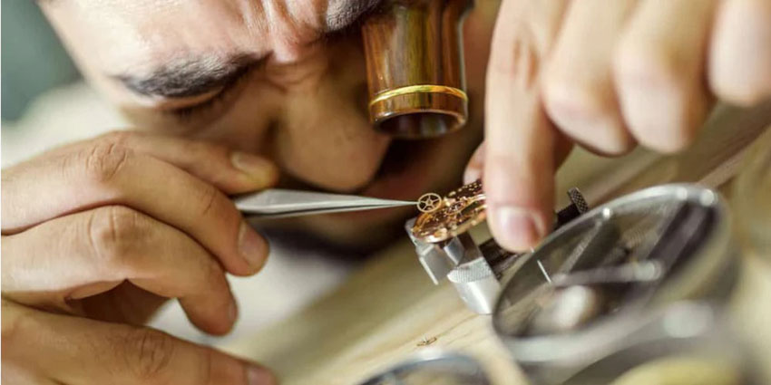 Mending Broken Time : Clock jobbers time with antiquity of time
