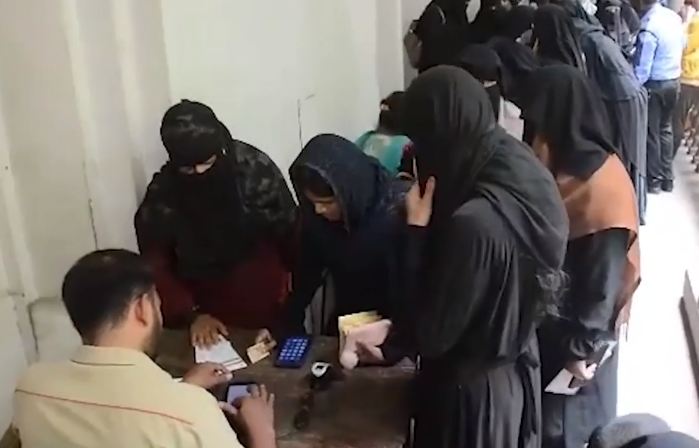 After June 4, Congress will send Rs 8500 to the account, amid rumors, 8000 new accounts were opened in the post office in Bengaluru