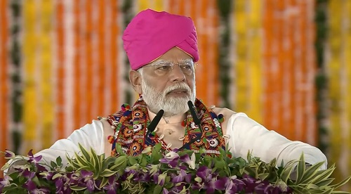 PM Modi Launches Development Projects Worth 23,300 Crore in Maharashtra