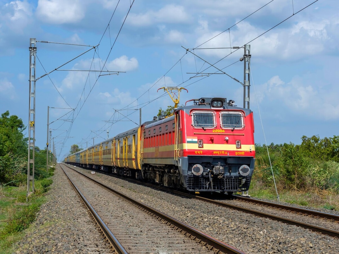 Big action by Indian Railways, case will be registered if any broken reel is found inside the train