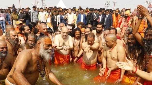 Home Minister Amit Shah and CM Yogi took a dip in Sangam, video of the bath surfaced
