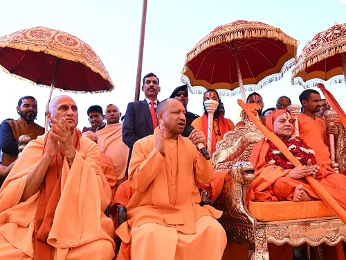 Yogi Adityanath Visits Prayagraj After Stampede, Emphasises Resilience in Sanatan Dharma