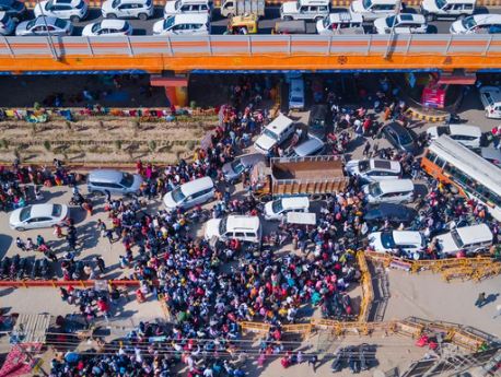 Kumbh city Prayag is in trouble due to traffic jam, every entry point is jammed, know the complete news