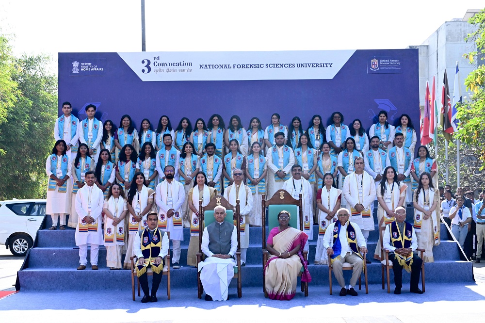 President Smt. Draupadi Murmu participated in the convocation ceremony of National Forensic Sciences University in Gandhinagar, said- By combining heritage and development, we are building a justice based developed India