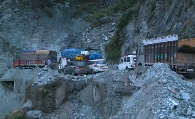Due to heavy rains in Uttarakhand, landslides caused massive devastation, Rishikesh-Badrinath Highway closed, video of avalanche on Gangotri Highway surfaced