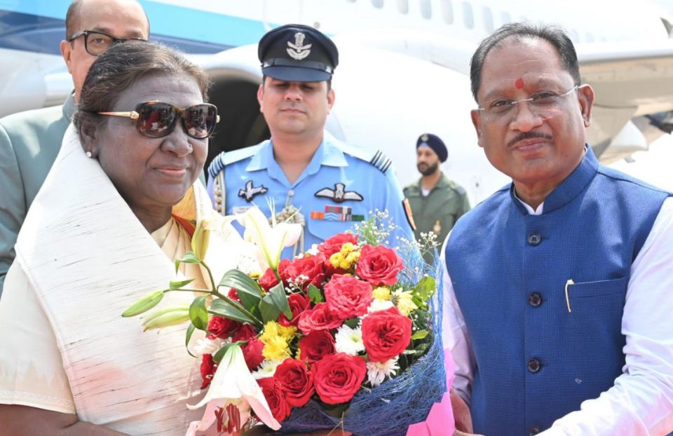 President Smt. Draupadi Murmu arrives in Chhattisgarh: Grand welcome at Swami Vivekanand Airport
