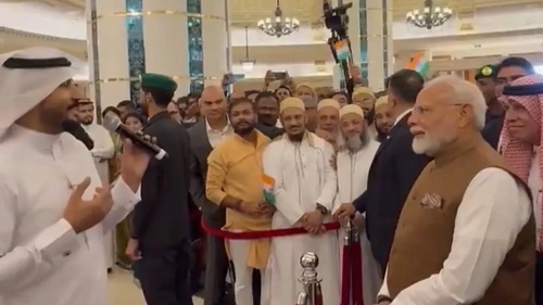 PM Modi greeted with melodious patriotic Indian song 