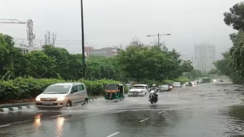 Weather changed in Delhi-NCR, heavy rain with strong storm, rain alert for three days