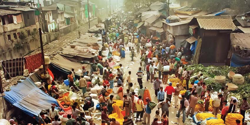 INDIA’S INFORMAL ECONOMY AND THE CHANGING WORLD OF WORK : TIME FOR POLICY RESTRUCTURING