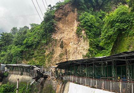 After bad weather and landslides, Katra administration issued a big directive, said- Commercial establishments including hotels located in sensitive areas should be evacuated immediately