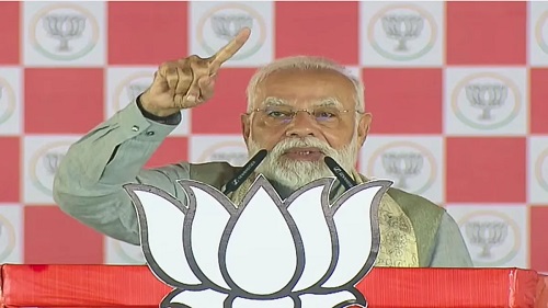 PM Modi Slams RJD for ‘Jungle Raj’, Pitches Development and Cultural Pride at Muzaffarpur Rally