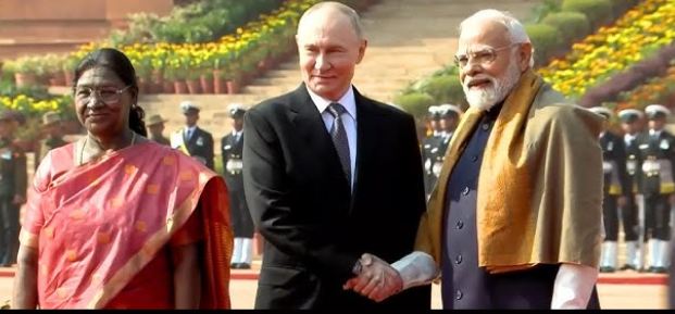 Putin received a grand welcome at Rashtrapati Bhavan, with a guard of honour