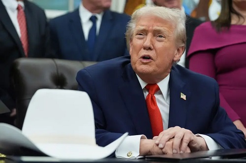 Trump Endorses Bill to Impose 500% Tariff on India Over Russian Oil Imports