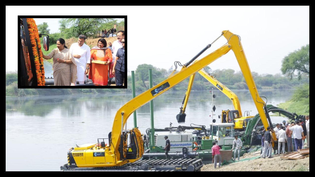 Delhi CM Rekha Gupta flagged off state-of-the-art amphibious excavator machines at Badusarai Bridge