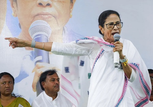 Mamata Banerjee Mounts Fierce Attack on BJP at Bengal Rallies, Alleges Voter Manipulation and Migrant Harassment