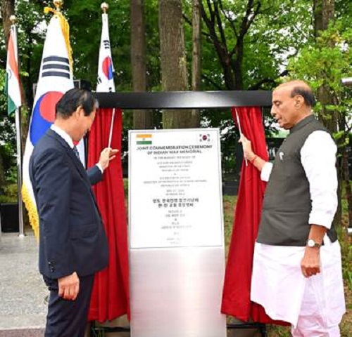 Raksha Mantri and Minister of Patriots & Veterans Affairs, Republic of Korea inaugurate Indian War Memorial in Seoul