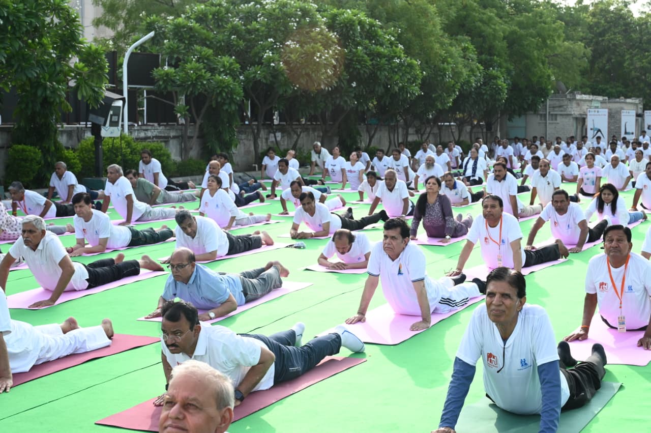A grand Yoga countdown event was organized at Rajasthan Hospital. 