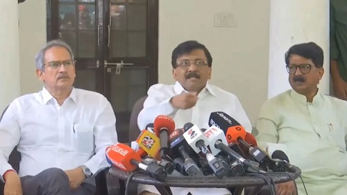 Sanjay Raut Warns Rebel MPs Amid Speculation of Split in Shiv Sena (UBT)