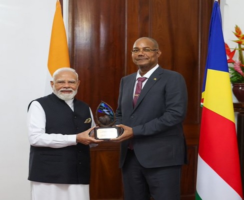 Prime Minister Modi received Seychelles' highest honor, the 'Guardian of the Blue Horizon.' Learn the full story. 