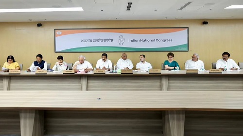 Congress High Command Rules Out Leadership Change in Punjab, Backs Raja Warring Amid Internal Rift