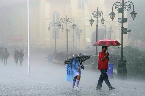 Monsoon Intensifies Across India: Heavy Rain Batters Multiple States, IMD Issues Alerts as Flooding and Landslides Raise Concerns