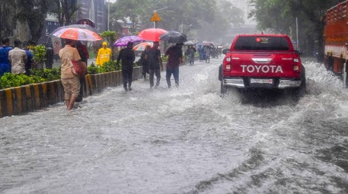 Monsoon Fury Batters India: Red Alert in Delhi, Flooding Disrupts Mumbai, Gujarat, Himachal and Maharashtra