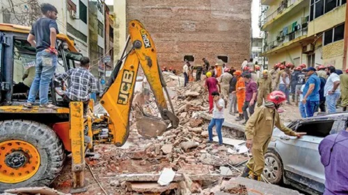 Delhi CM Orders Crackdown on Dangerous Buildings in Delhi