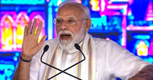 ‘We Will Rock You’ to ‘Aari Aari’: Modi Woos Gujarat’s Youth With Music and Message of Truth