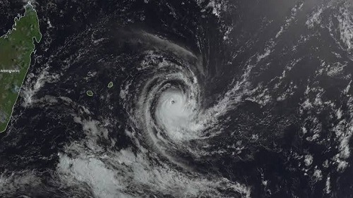 Cyclone Arnab Tightens Grip on East Coast: Odisha, Andhra Prepare for Heavy Rain and Strong Winds