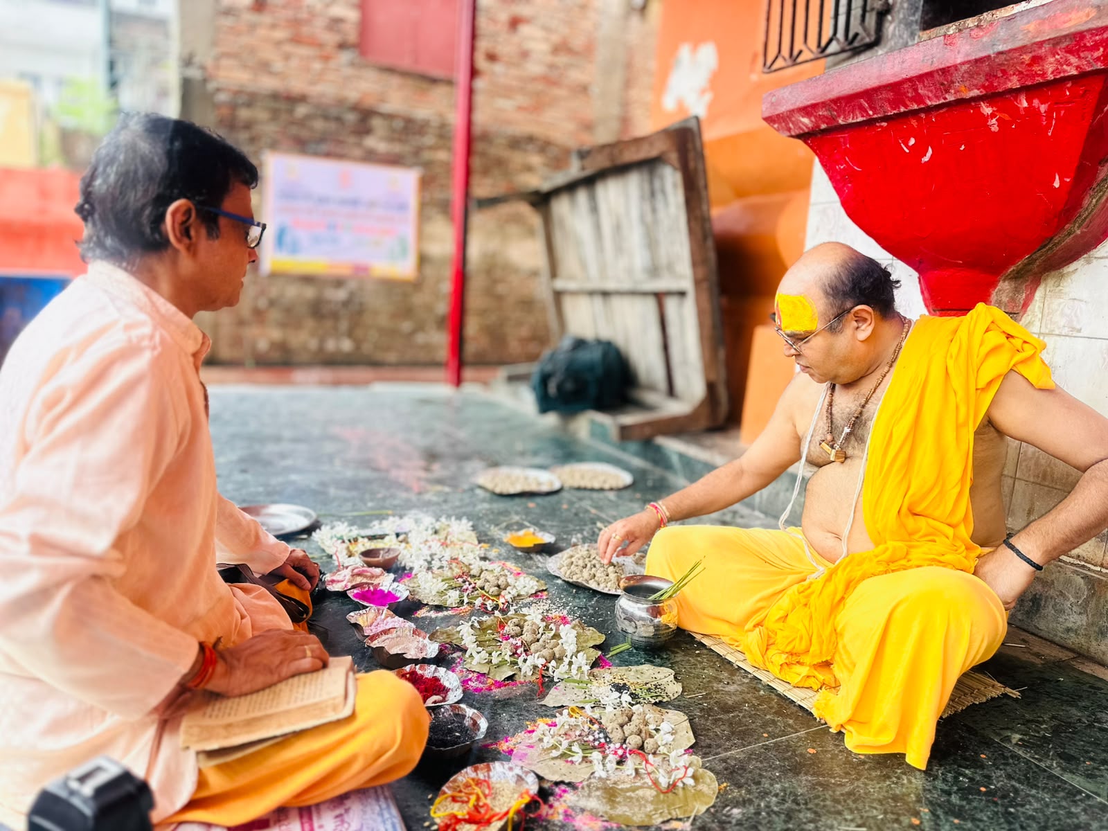 World-renowned narrator and expert on scriptures, Dr. Sanjay Salil Maharaj, performed *Tarpan* and *Pind Daan* for those who perished in the Nepal tragedy, alongside rituals for his own ancestors.